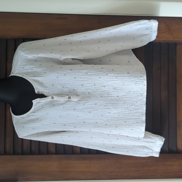 a.n.a 100% cotton off white with blue flowers. XL top. - Picture 1 of 9